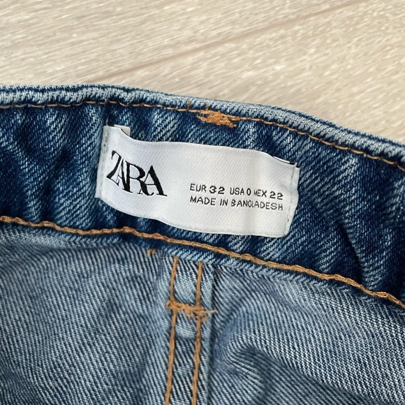 Zara Denim Shorts - Picture 2 of 4